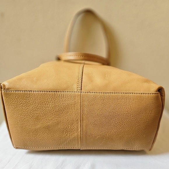GUC~”Uniquely Crafted” by Artisans in India Leather Shoulder Bag, Quiet Luxury - Picture 10 of 13